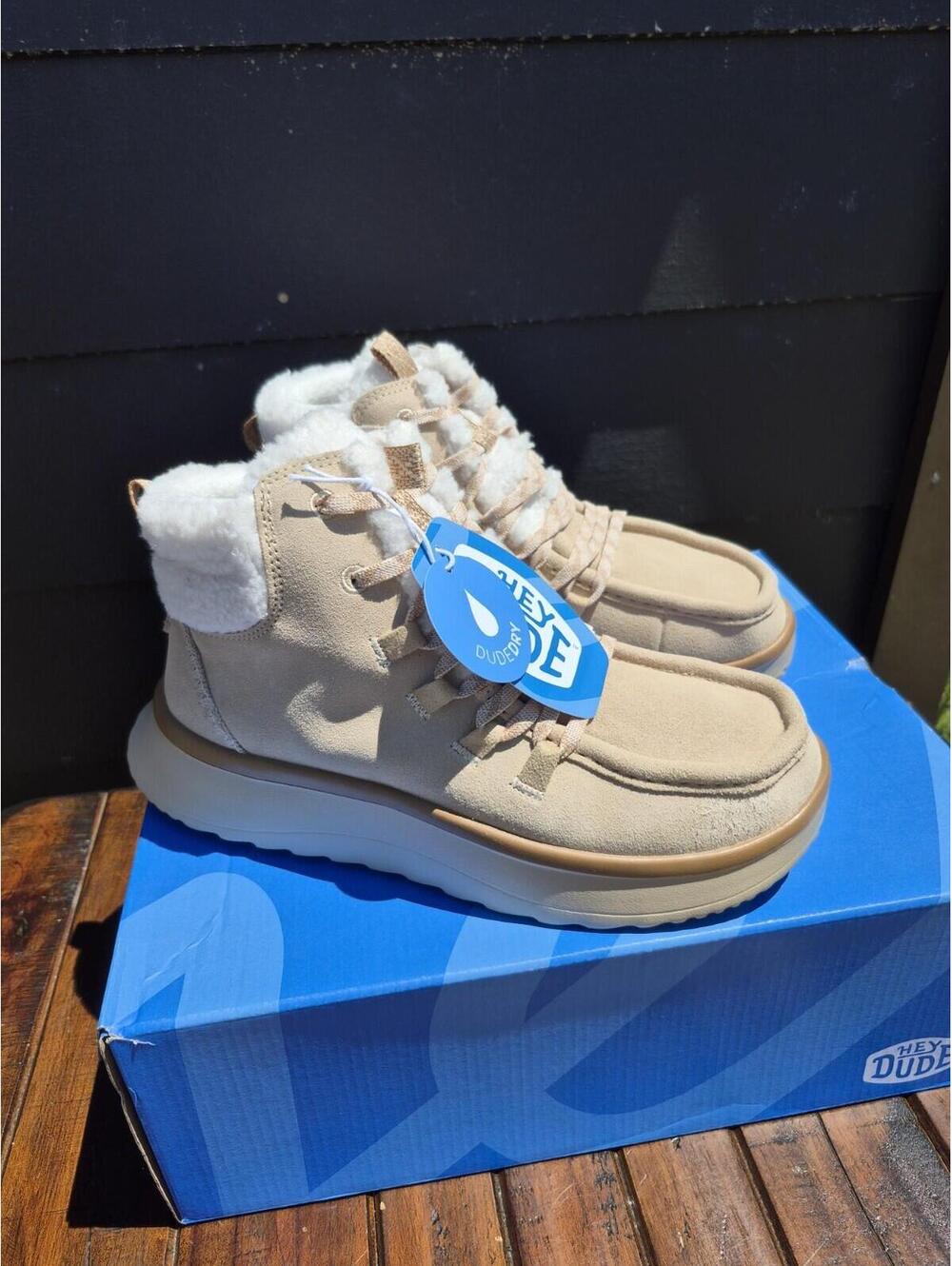 Hey Dude Wendy Peak Apres Suede Cozy Size 9.0 Medium In Sand Beige Boots Bootie - Picture 2 of 8